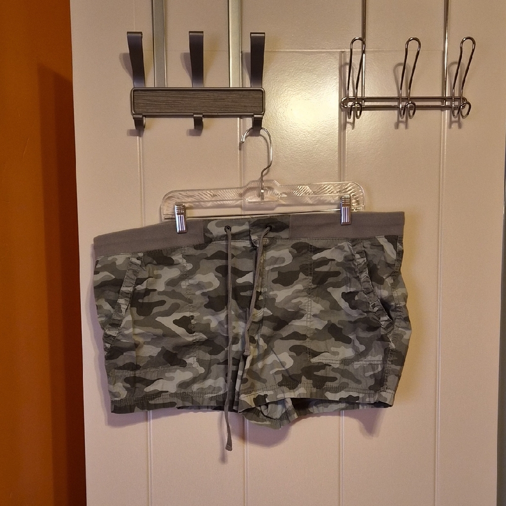 a.n.a Gray Camo Women's Cargo Shorts